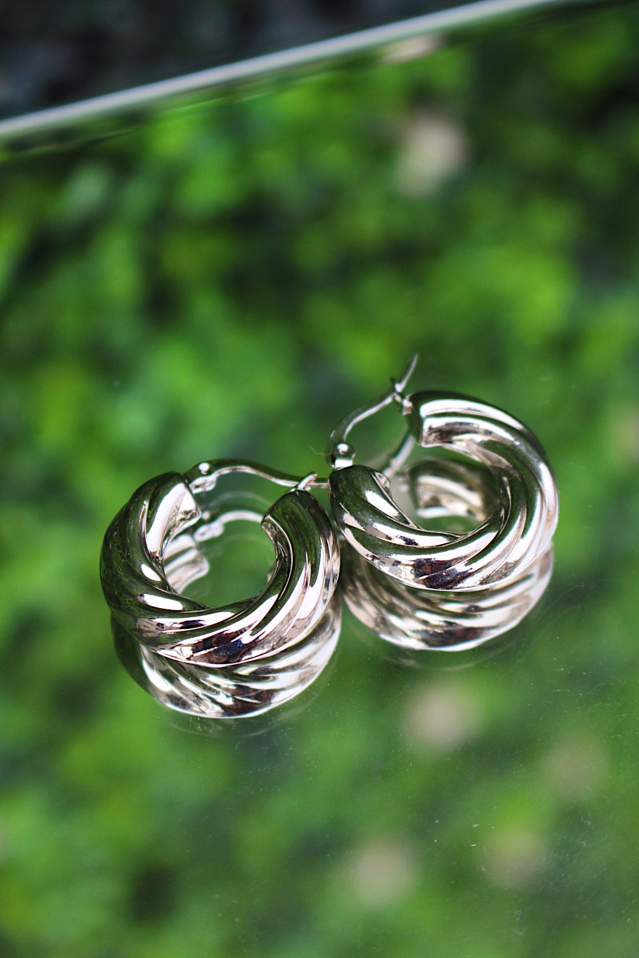 Arracadas Plateadas Líneas Cruzadas