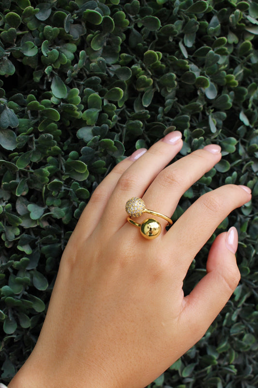 Anillo Dorado Bolitas con Zirconias
