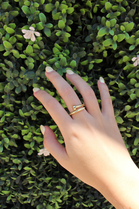 Anillo Dorado Tornillo