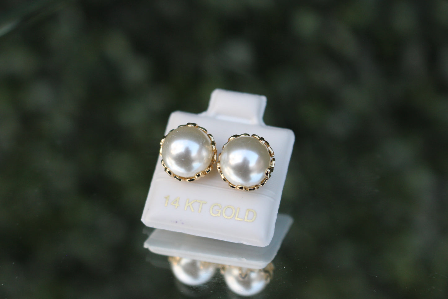 Studs Dorados con Perla