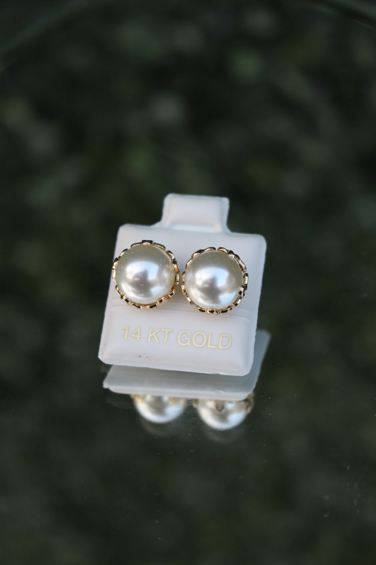 Studs Dorados con Perla