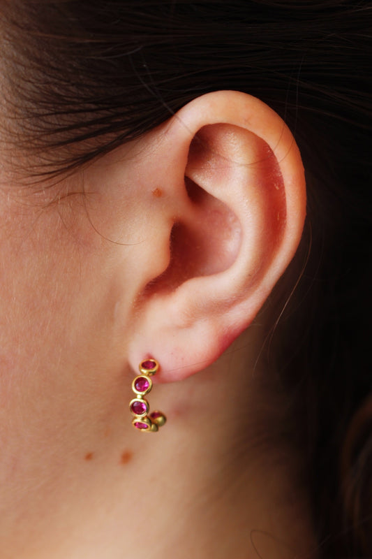 Mini Arracadas Doradas con Rosa