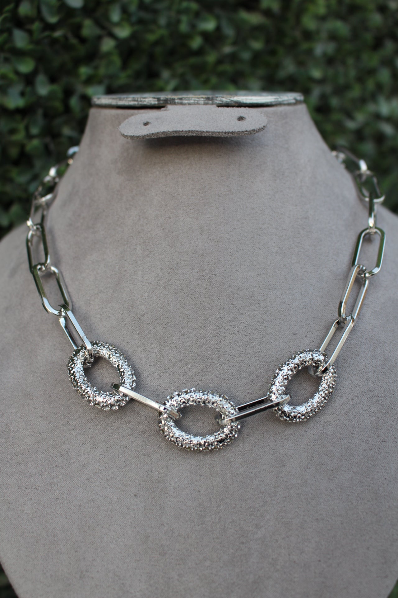 Collar Plateado Chunky con Zirconias