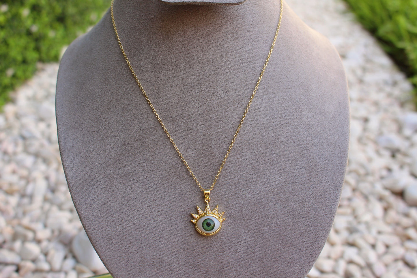 Collar Dorado Ojo Verde Pestaña