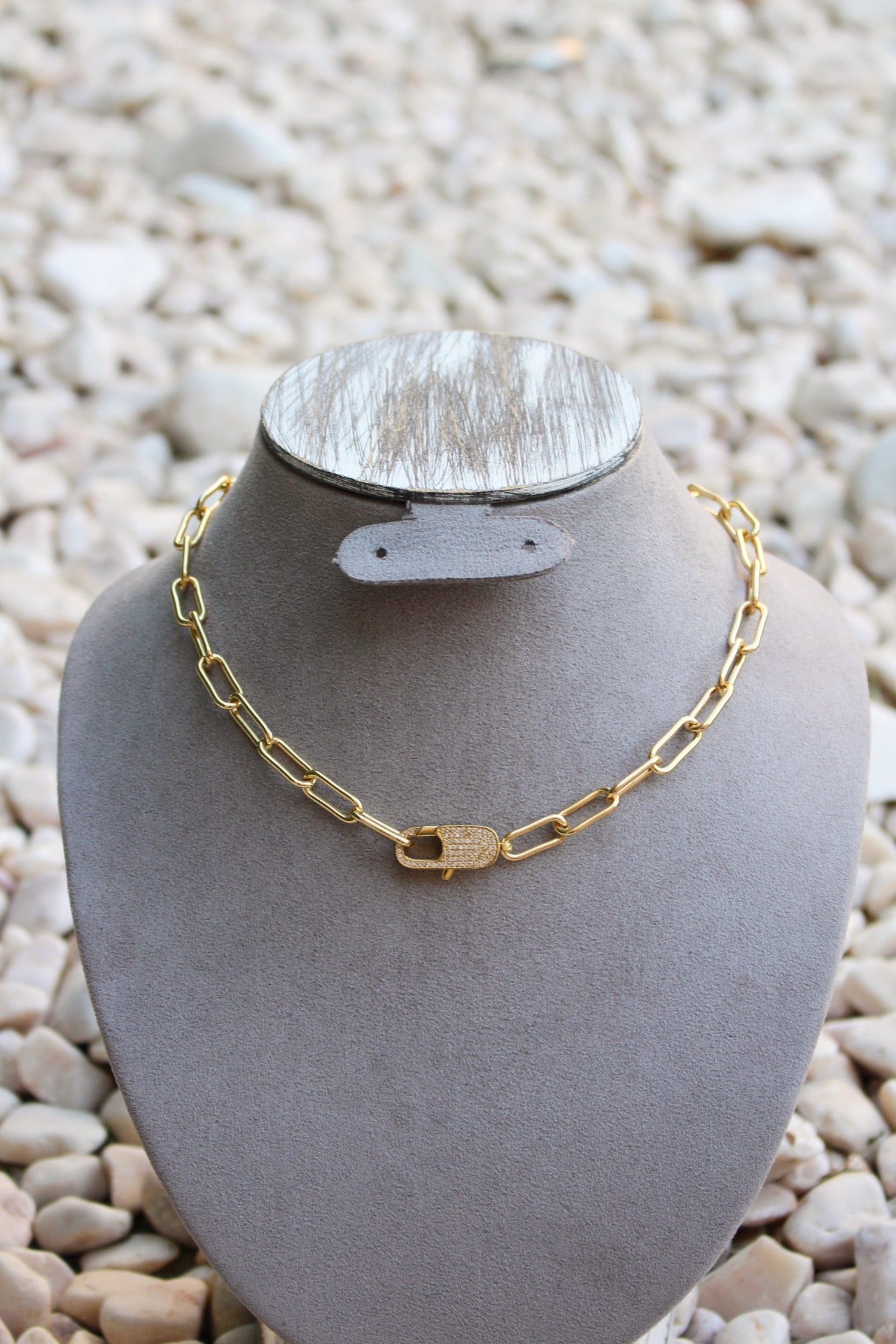 Collar Dorado con Broche Zirconias