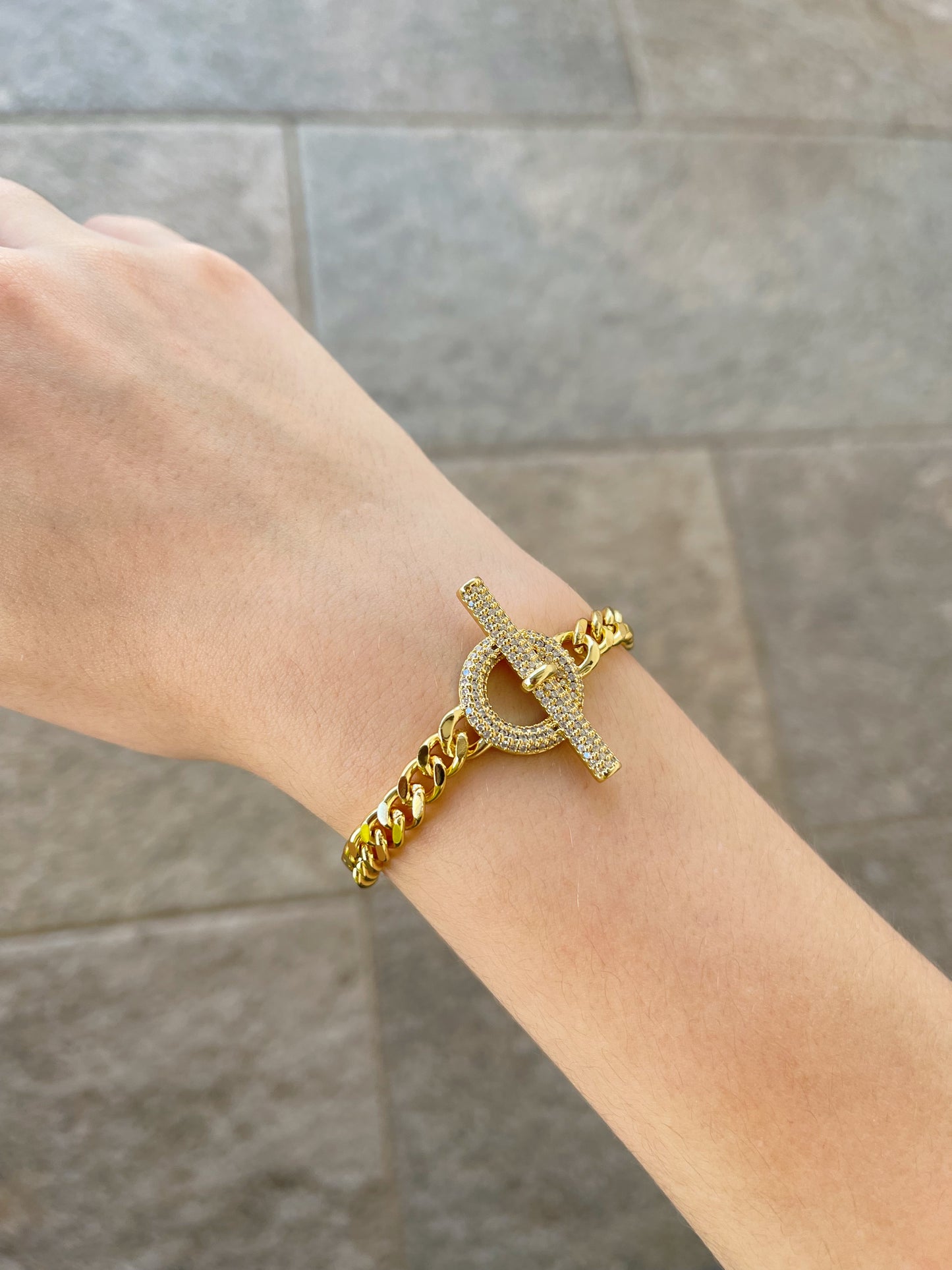 Pulsera Dorada Círculo con Palito