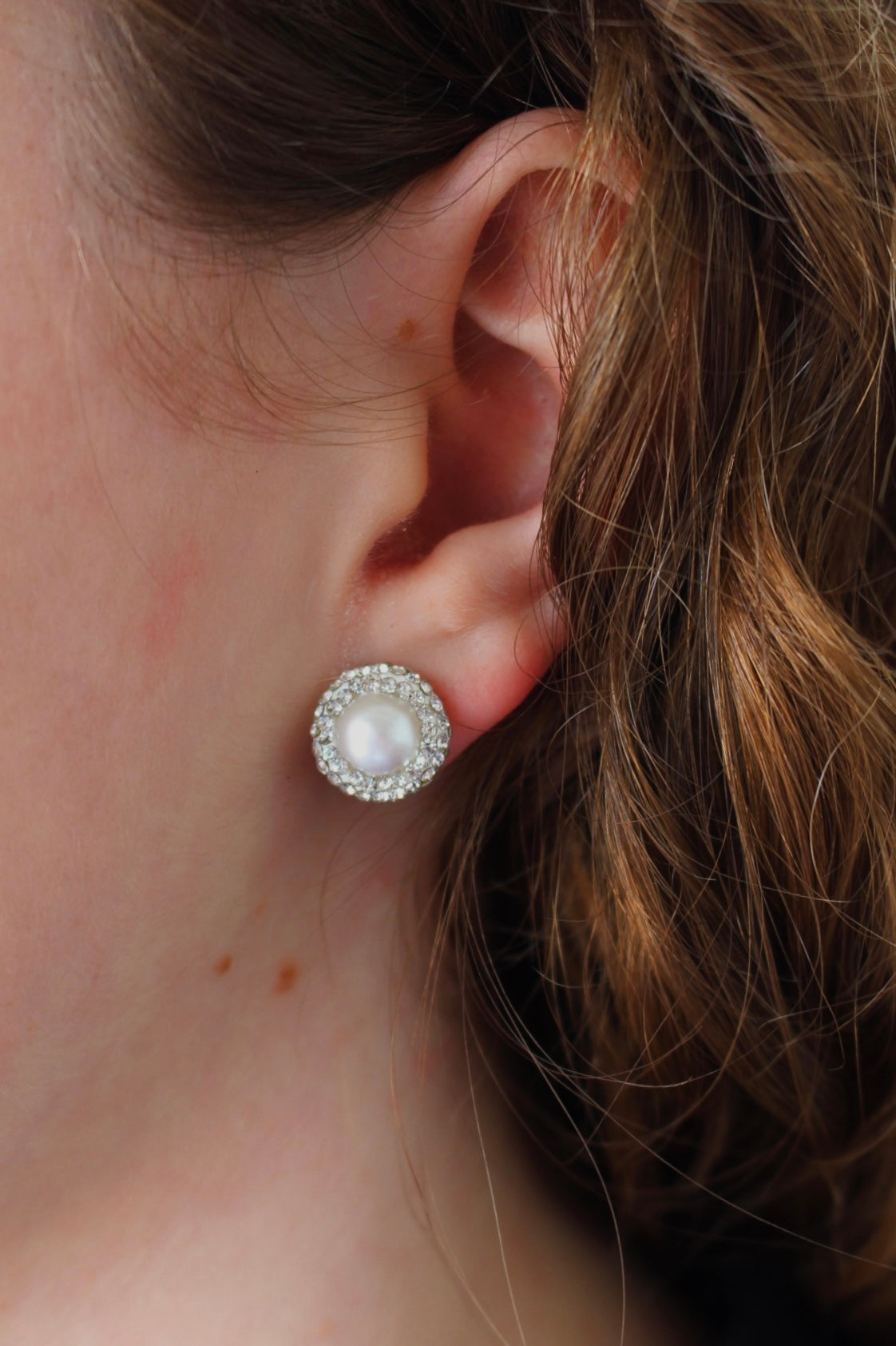 Aretes Studs Pequeños Plateados con Perla