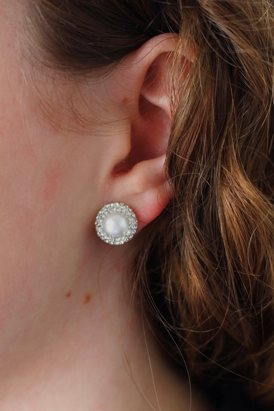 Aretes Studs Pequeños Plateados con Perla