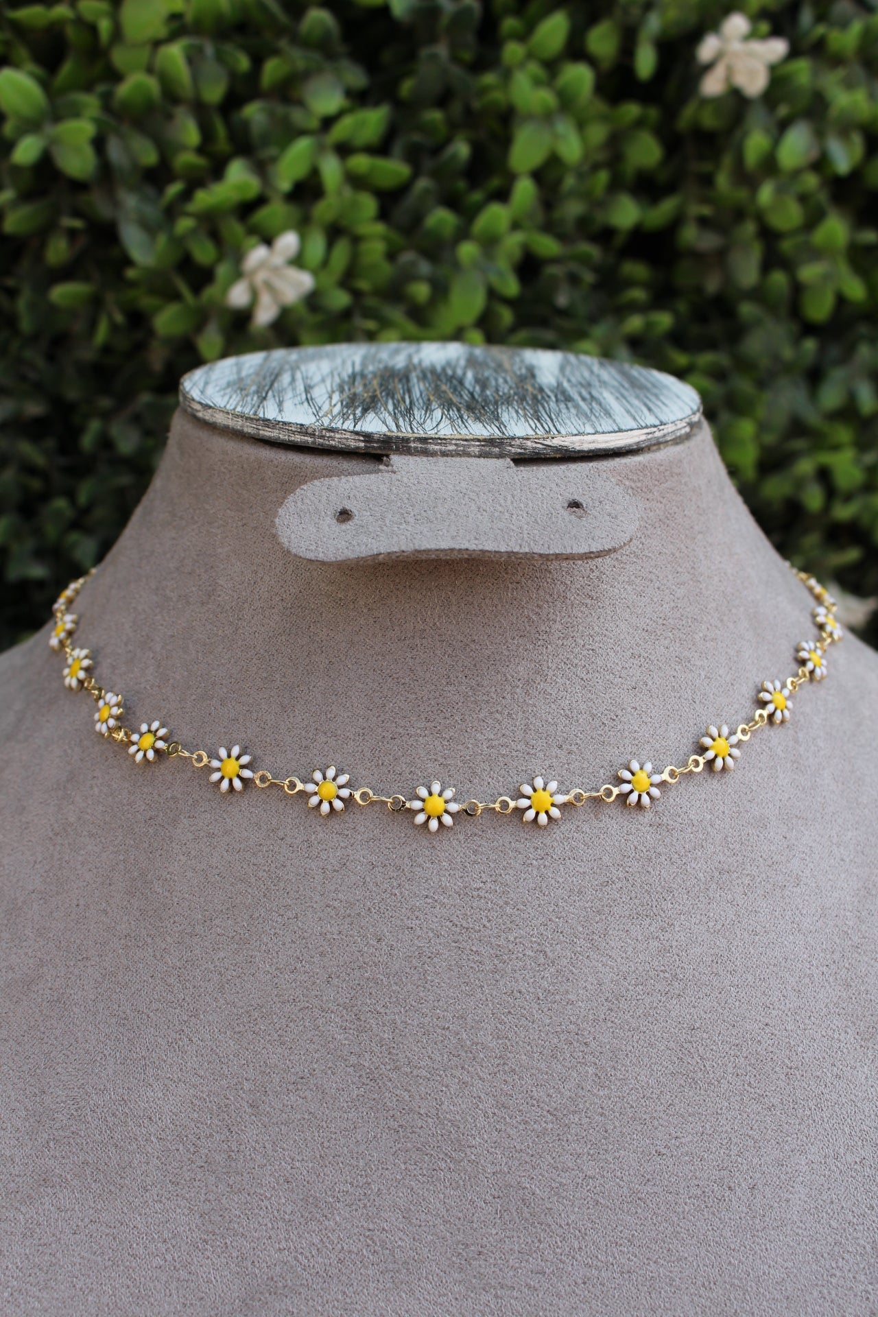 Chocker Dorado Flores Blancas