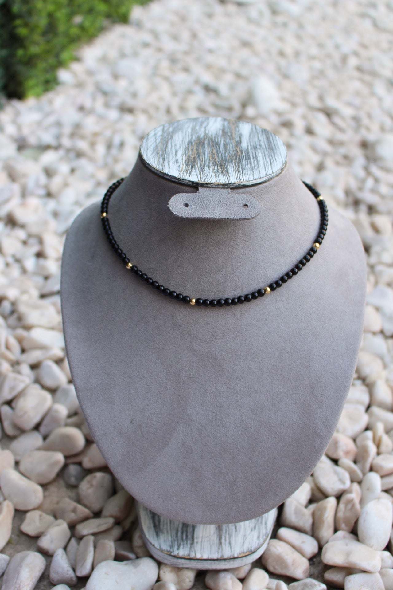 Collar Negro con Dorado