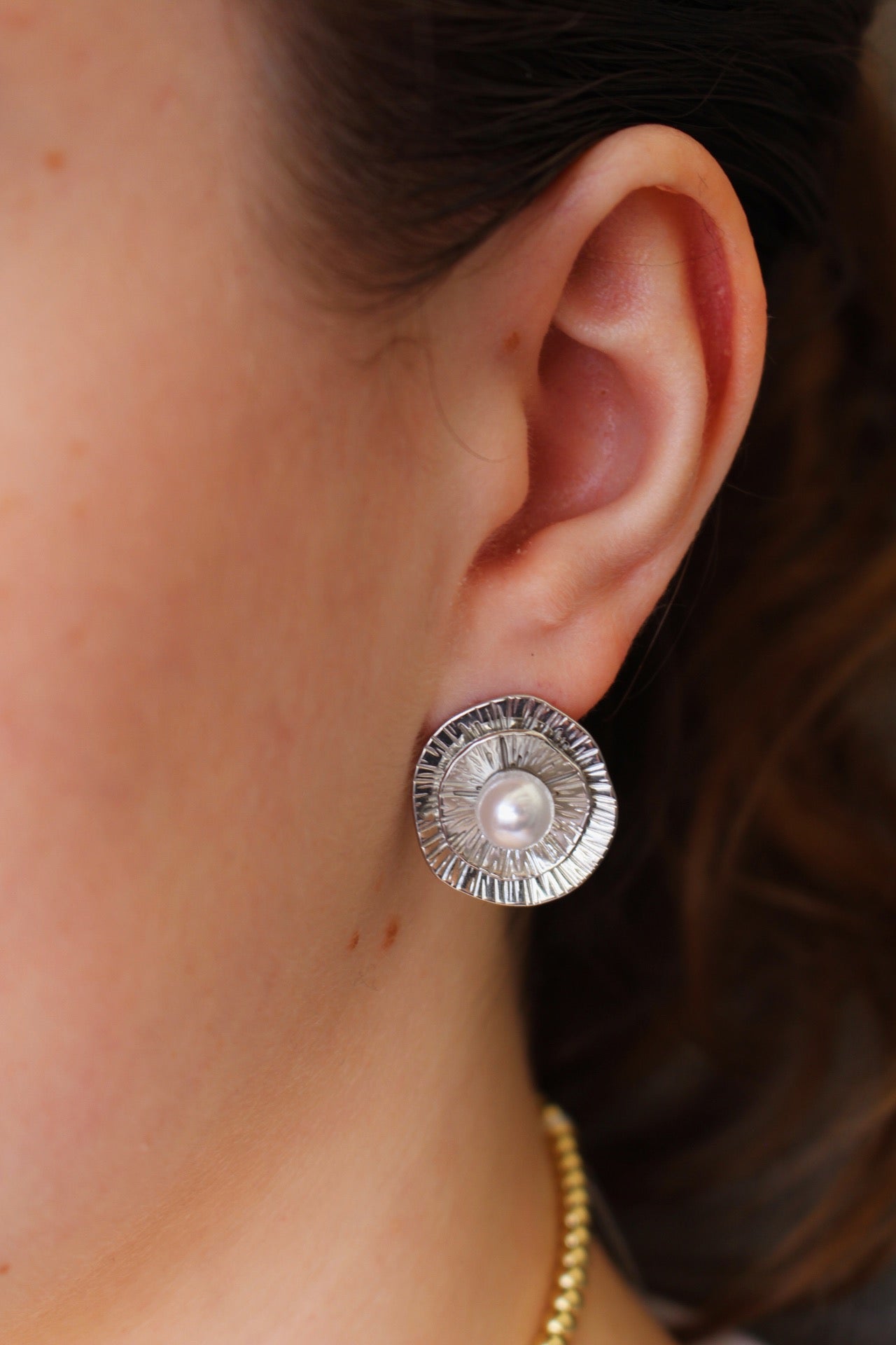 Aretes Círculo Plateado con Perla