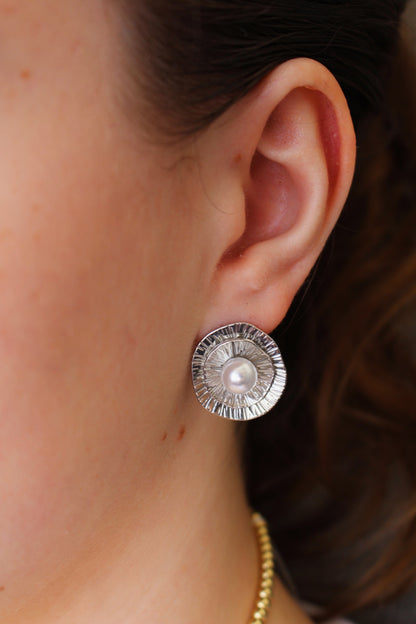 Aretes Círculo Plateado con Perla