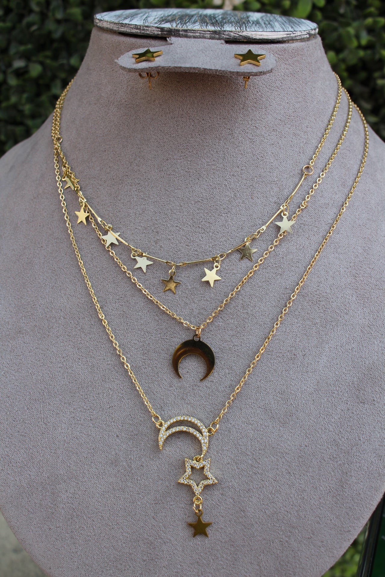 Collar Dorado Triple Estrellas y Lunas