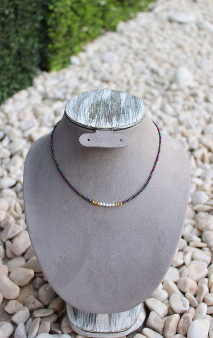Collar Tornasol con Perlas en Medio