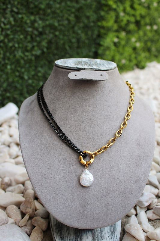 Collar Dorado con Negro y Perla