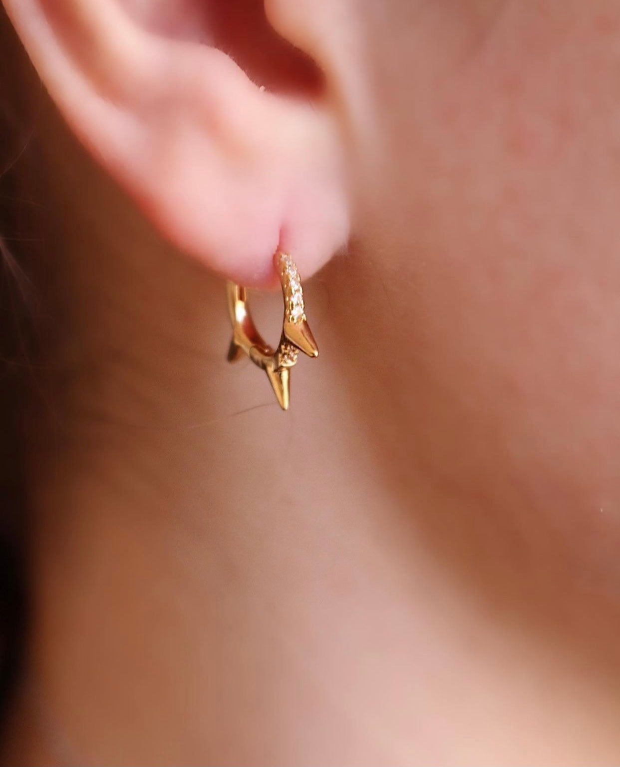 Mini Aretes Punk Dorados