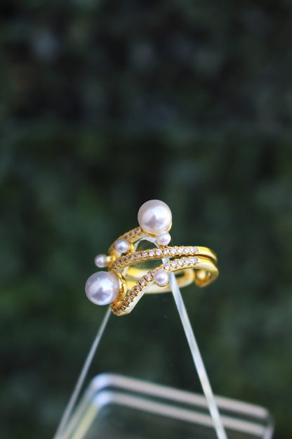 Anillo Dorado con Perlas y Zirconias