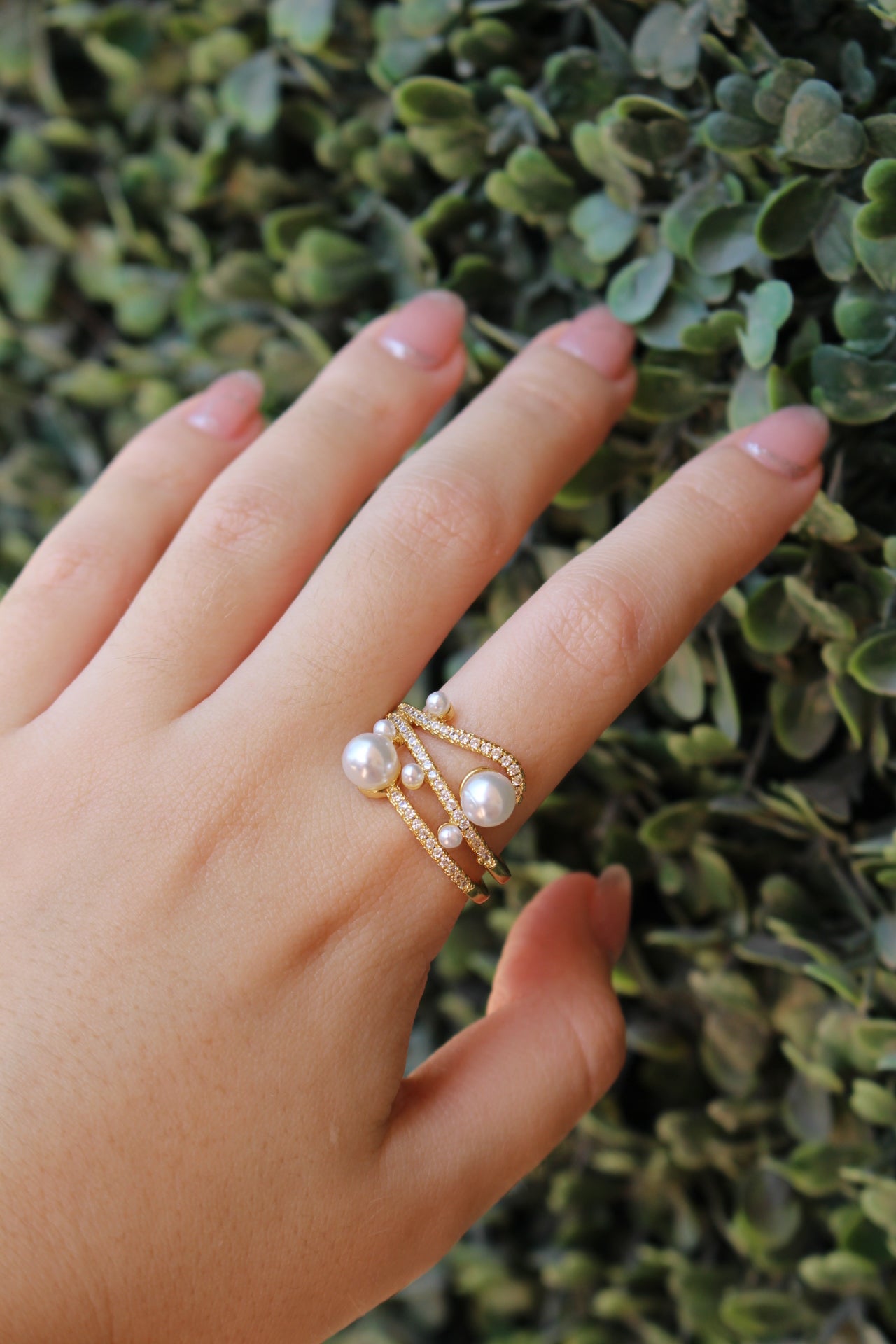 Anillo Dorado con Perlas y Zirconias