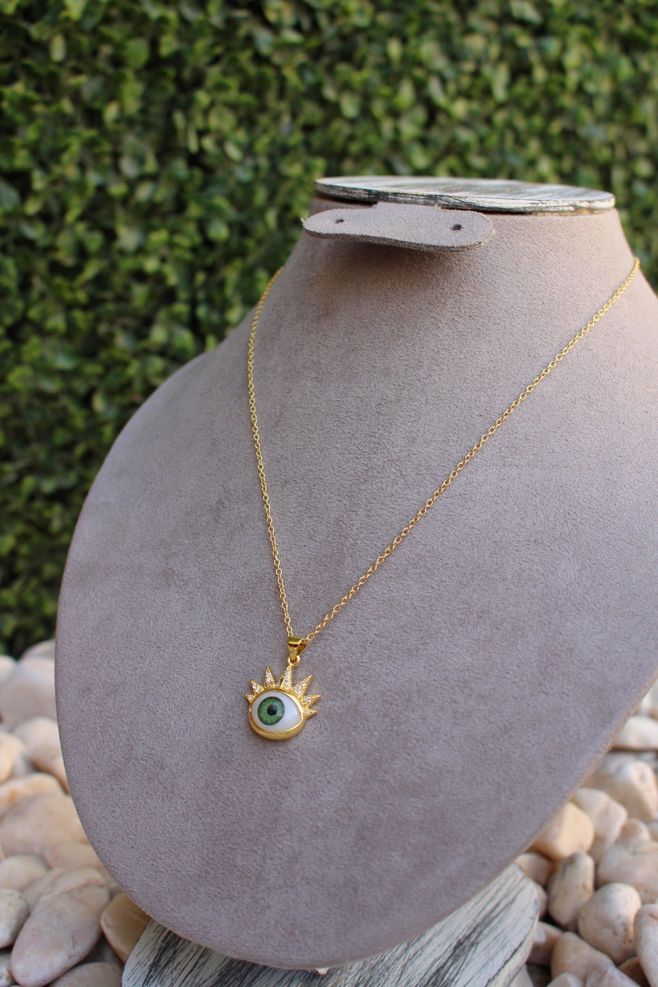 Collar Dorado Ojo Verde Pestaña